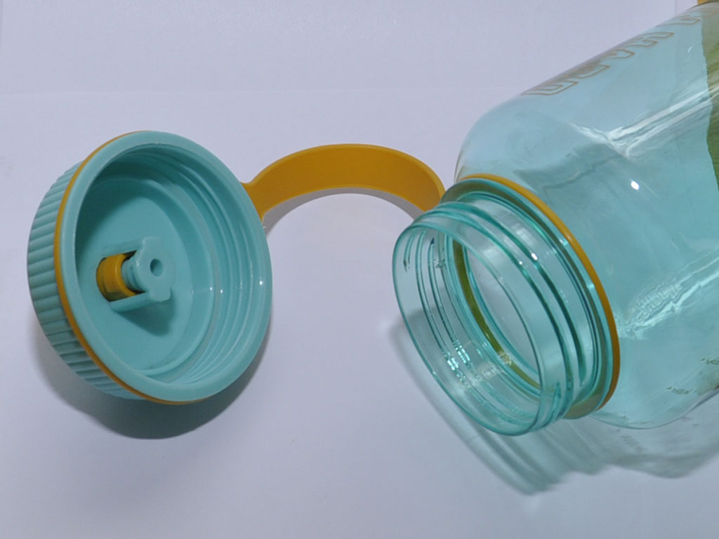 Бутылка для воды. Материал: пластик, силикон. Объём 1000 ml. YY-220