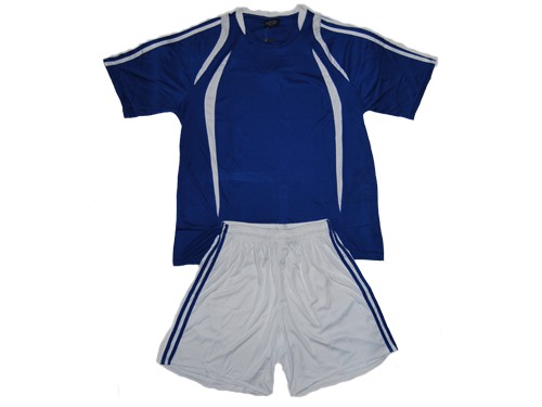 Форма футбольная взрослая. Футболка - синяя с белыми вставками, шорты - белые с синими  полосами по бокам. :(Размер M):