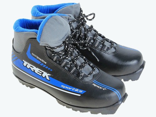 Лыжные ботинки из искусственной кожи TREK Sportiks на подошве NNN. Материал верха: искусственная кожа. Цвет: верх - чёрный, логотип - синий, капровелюр - чёрный . р-р. 36 :(ИК 38-01-08):