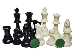 Фигуры шахматные пластмассовые :35